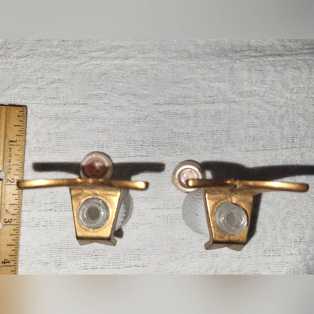 Vintage Angel salt and pepper shaker. - Picture 9 of 14